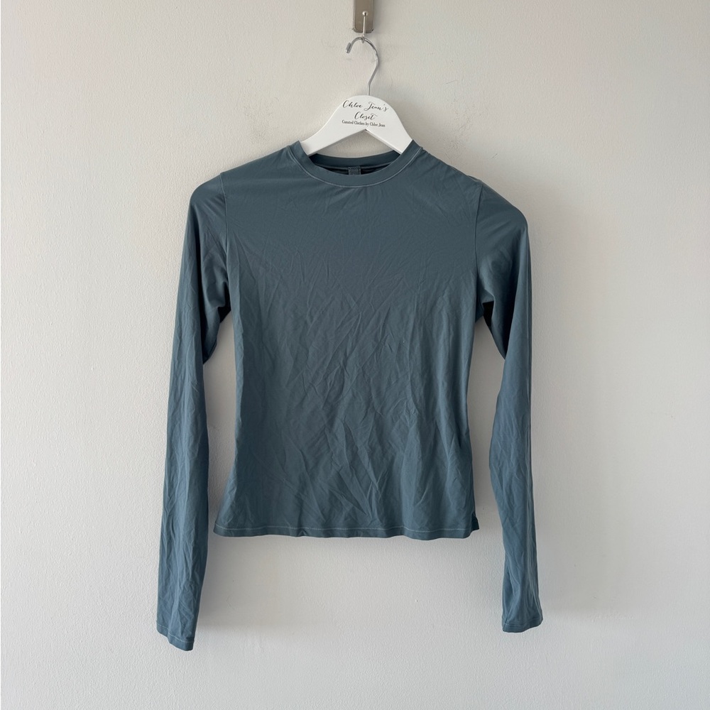 SKIMS NEW Fits Everyone Long Sleeve in Blue M - Picture 2 of 4